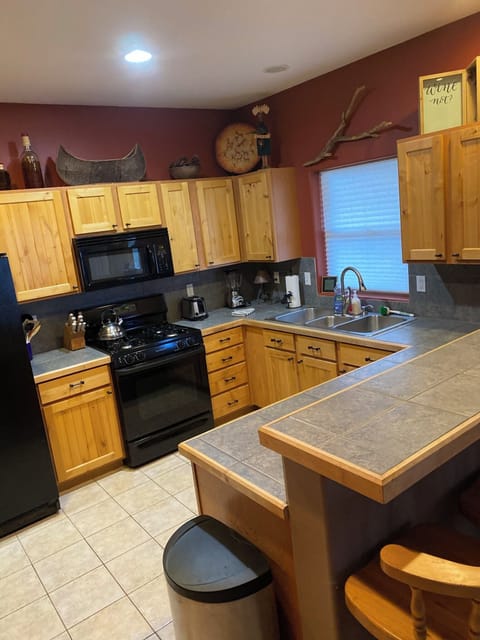 Kitchen main floor (2)