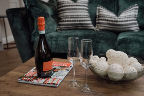 Living Room / Lounge