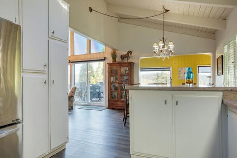 Fully equipped kitchen.