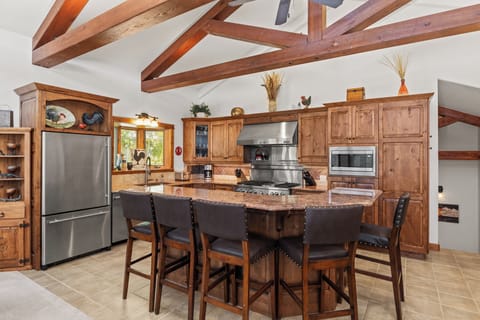 Top Level - Kitchen with Breakfast Bar