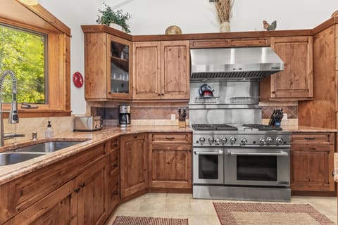 Top Level - Gourmet Kitchen - 2 Ovens, Flattop, 6 Burner Gas Stove
