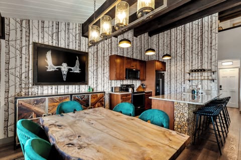 37c7fda5-4bf0-41e6-9935-b6b6e8ac907a