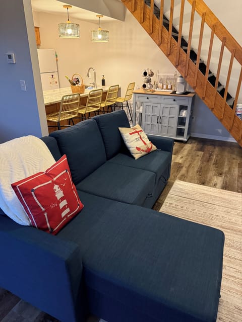 Wake up and enjoy the coffee bar and relax on the sofa