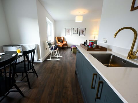 Plant, Sky, Wheel, Property, Bicycle, Plant Community, Bicycle Wheel, Building, Door