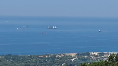 Blue, Water Resources, Horizon, Atmospheric Phenomenon, Sea, Watercraft, Ocean, Boat
