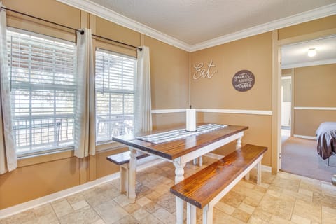 Dining Area | Dishware & Flatware Provided | Central A/C & Heat