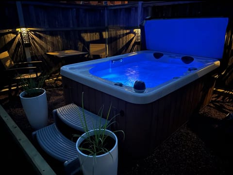 Indoor spa tub