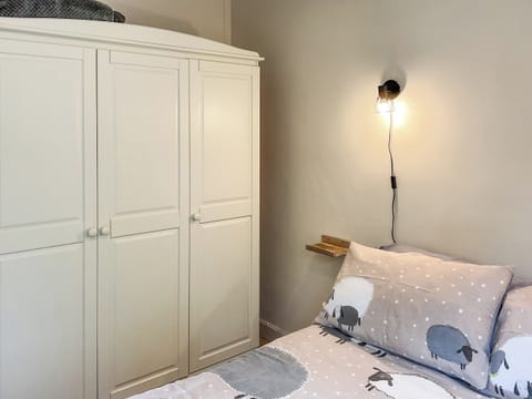 Double bedroom | Hideaway - The Woodlands Roch, Roch, near Haverfordwest