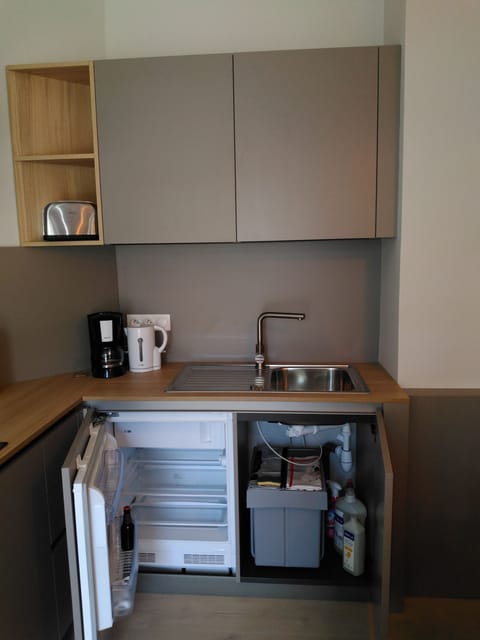 Fridge, microwave, coffee/tea maker, cookware/dishes/utensils