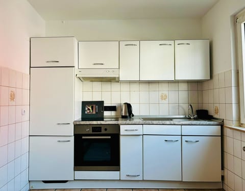 Fridge, oven, stovetop