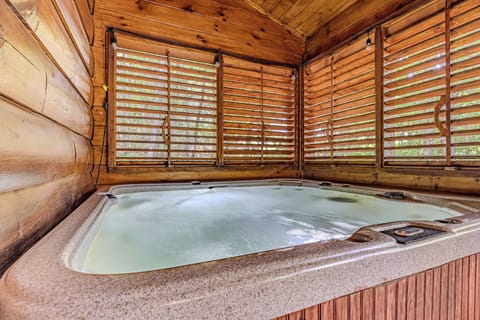 Enjoy a soothing soak in our private indoor hot tub while catching your favorite shows on the built-in TV — the ultimate cozy combo! Surrounded by warm wood interiors and peaceful forest views, it’s your own personal escape. 📺🛁🌲