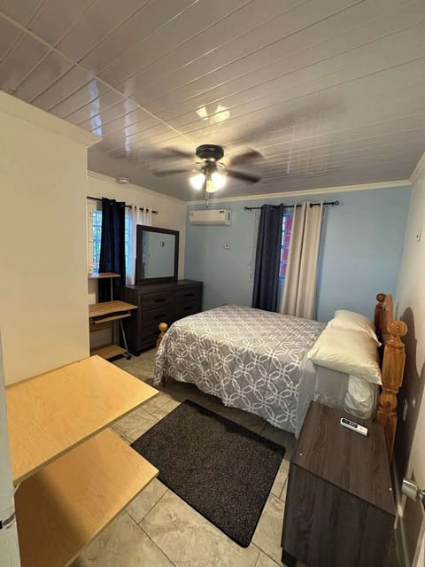 2 bedrooms, iron/ironing board, WiFi