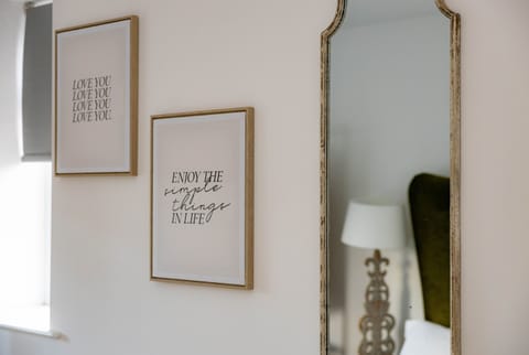 Living Room / Lounge