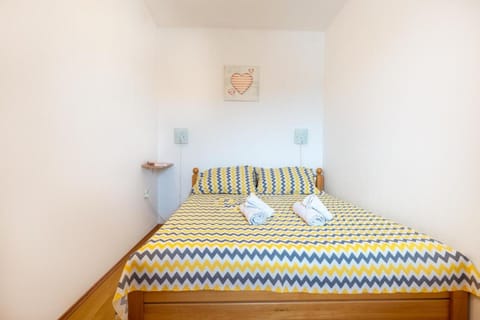 1 bedroom, iron/ironing board, internet, bed sheets