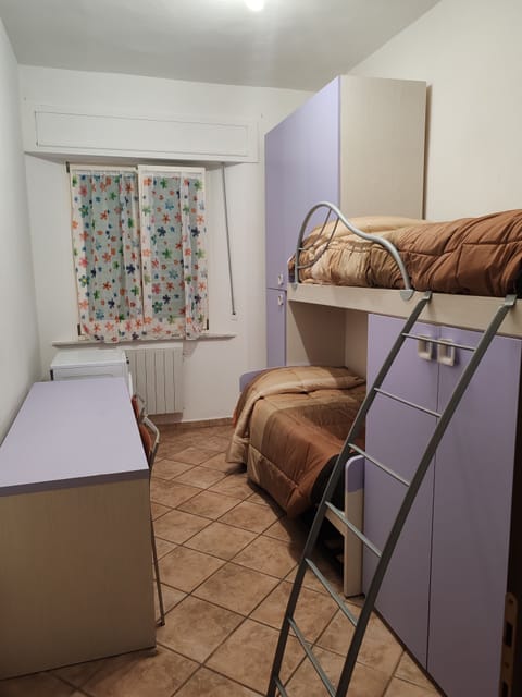 2 bedrooms, iron/ironing board, bed sheets