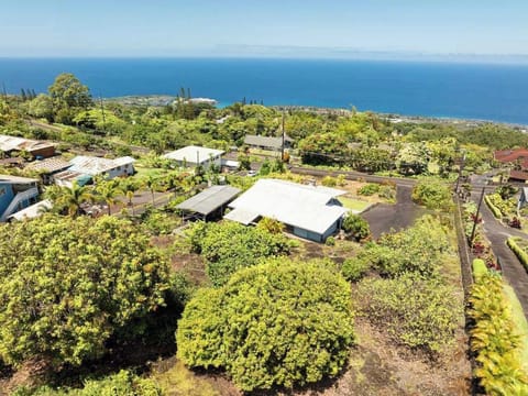 Aerial view looking towards Mamalahoa Hwy