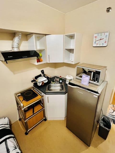 Fridge, microwave, stovetop, cookware/dishes/utensils