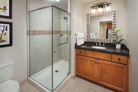 Shower, jetted tub, hair dryer, towels