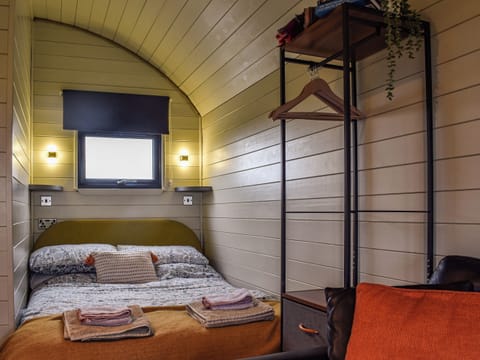Double bedroom | Haul Y Bore - Blaenplwyf Shire Pods, Lampeter Cambrian mountains