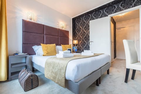 Get a peaceful night sleep in our cozy bedroom which has either a Double bed or 2 Single Italian beds.