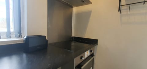 Fridge, oven, stovetop