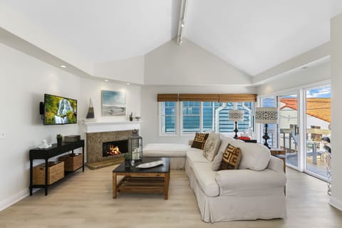 Living room with gas fireplace, cable TV, and balcony access