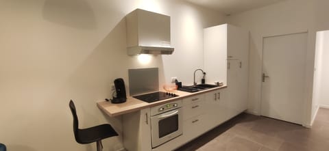 Fully equipped kitchen ground floor studio