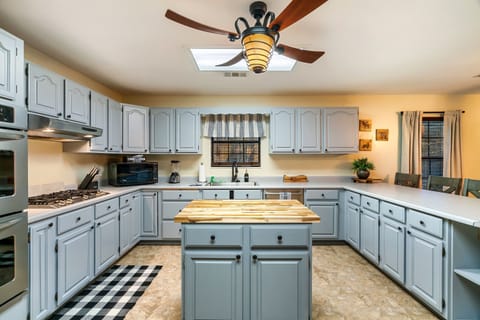 Fully equipped spacious kitchen, perfect for all your culinary needs!