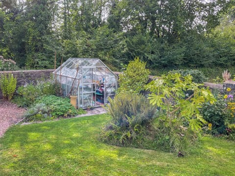 Garden | Wren Cottage, Lydney