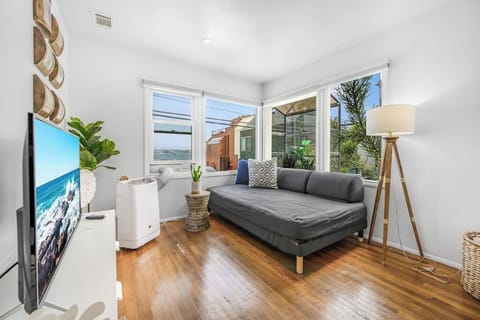 Views over Mission Bay from your living area as well as the bedroom, comfy sofa bed.