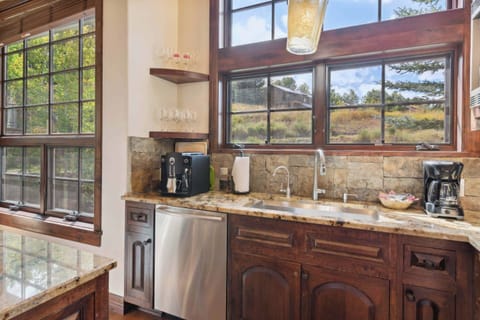 woodrunplace-59-3486_54029862411_o