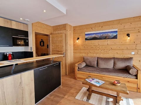 Cosy and welcoming living space with rustic wooden accents, located just 100 meters from the pistes, lifts, and tourism office — perfect for relaxing after a day on the mountain.