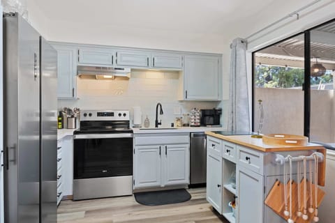 Meals will be a breeze in the full kitchen 