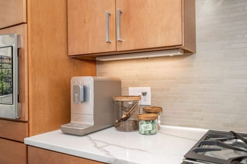 Kitchen amenities - Smeg Espresso & Coffee