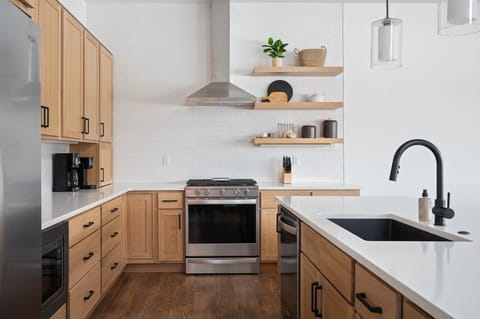 Stunning Fully Stocked Chefs Kitchen