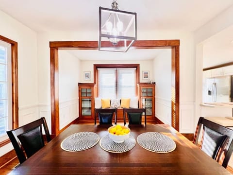 Elegant 6-seater dining table, perfect for family meals or hosting guests in a stylish setting.