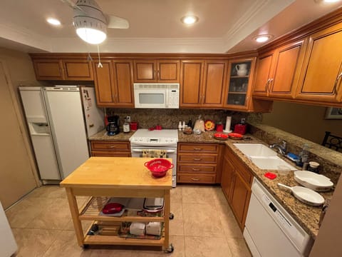 Fully appointed kitchen w/ dishwasher,  stove, microwave, fridge; all sparkling
