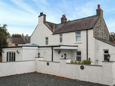 Exterior | The White Anchor - White Cottages, Newborough