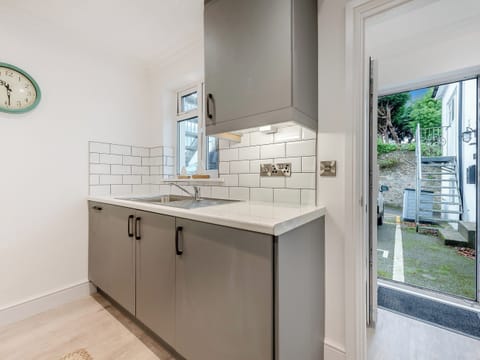 Kitchen | Long Ships - Harbour Heights, Saundersfoot