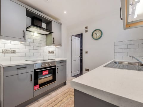 Kitchen | Long Ships - Harbour Heights, Saundersfoot