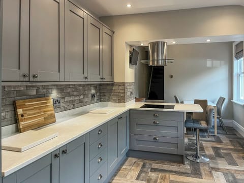 Kitchen | Cracken Cottage - The Green, Chinley