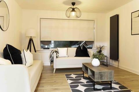 Living Room / Lounge