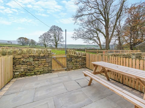 Sitting-out-area | Whiteoak Cottage, Trawden