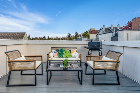 Full Capitol Hill city view with charcoal BBQ grill