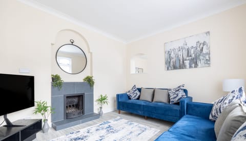 6aef598c-8af2-49e2-b430-13b730c83319