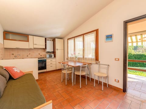 Cloud, Water, Sky, Water Resources, Building, Mountain, Blue, Skyscraper, Natural Landscape, Cityscape