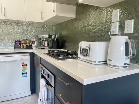 ad37250e-3fef-46ee-87a0-19d8935eca17