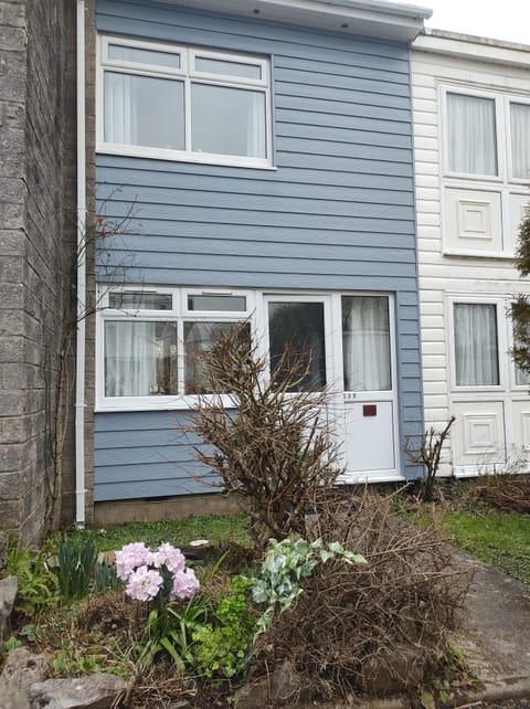 Front of house located in a quiet cul de sac