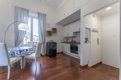 Autumn, Kitchen, Living Room, Spring, Summer