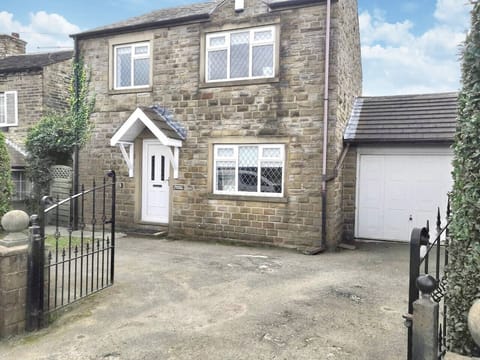 You can pull up into the private driveway (for 2 cars). So no need to worry about getting your luggage inside. This traditional York stone home is detached giving you all the privacy you need to you enjoy your stay